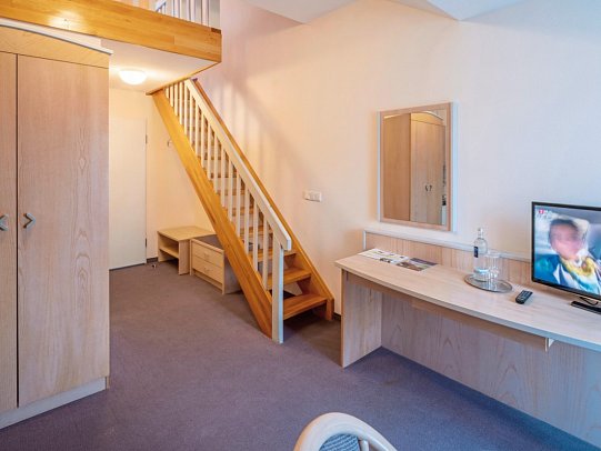 Sonnenhotel Bayerischer Hof - Wohnbeispiel Familienzimmer Standard Galerie (Zimmercodierung FG1)