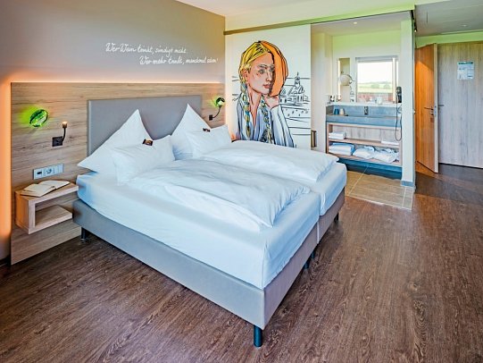 Sonnenhotel Weingut Römmert - Wohnbeispiel Doppelzimmer Weingarten (Zimmercodierungen DB2 & DX4)