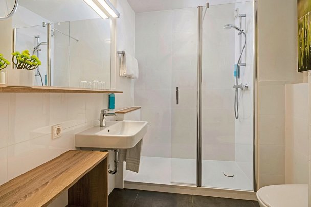 Hotel Frankenland - Beispiel Bad Doppelzimmer Komfort (Zimmercodierung DF1)