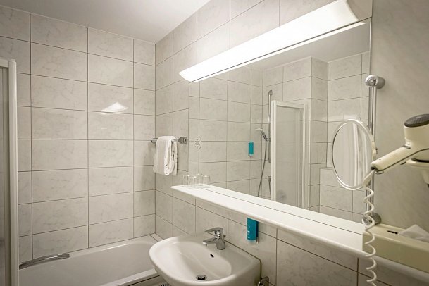 Hotel Frankenland - Beispiel Bad Doppelzimmer Klassik (Zimmercodierung DB1)