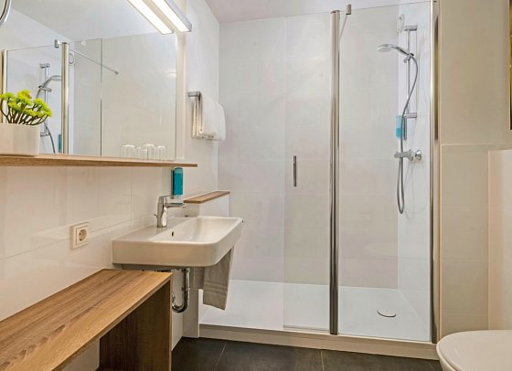 Hotel Frankenland - Beispiel Bad Doppelzimmer Komfort (Zimmercodierung DF1)