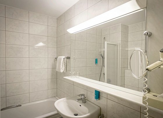 Hotel Frankenland - Beispiel Bad Doppelzimmer Klassik (Zimmercodierung DB1)