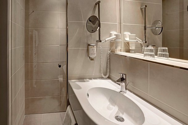 Parkhotel CUP VITALIS - Beispiel Bad Einzelzimmer Economy Balkon (Zimmercodierung EE1)