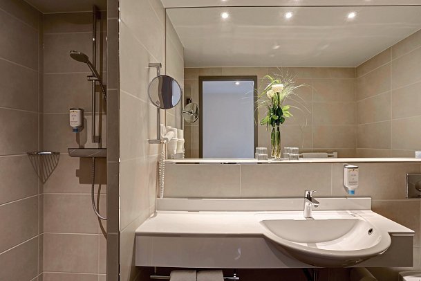 Parkhotel CUP VITALIS - Beispiel Bad Doppelzimmer Komfort Balkon (Zimmercodierung DF1)