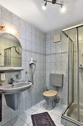 Das Arber-Hotel am Rothbach - Beispiel Bad Doppelzimmer (Zimmercodierungen DB1 & EB1)