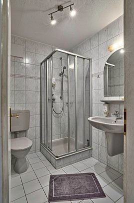 Das Arber-Hotel am Rothbach - Beispiel Bad Familienzimmer (Zimmercodierung FB1)