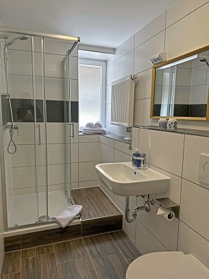 Maiers Hotel-Resort - Wohnbeispiel Bad (Zimmercodierung DB1)