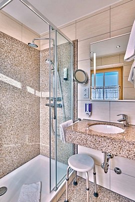 Wander und Aktivhotel Rösslwirt - Beispiel Bad Einzelzimmer Standard (Zimmercodierung EG1)