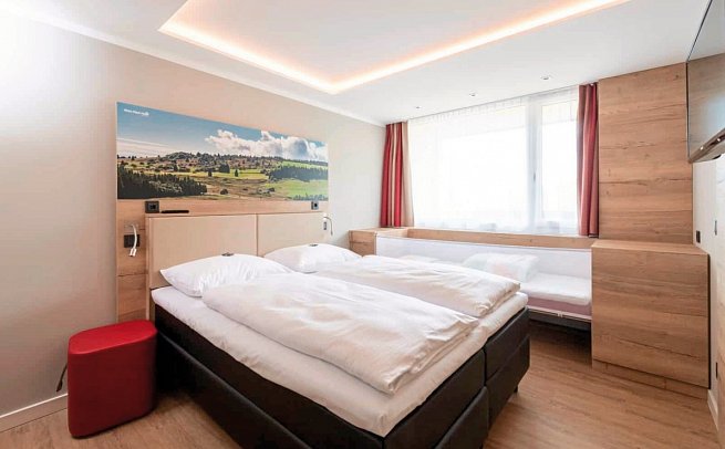 Rhön Park Aktiv Resort - Wohnbeispiel Familienappartement Deluxe (Zimmercodierungen AD1, AD2, AX8 & AX9)