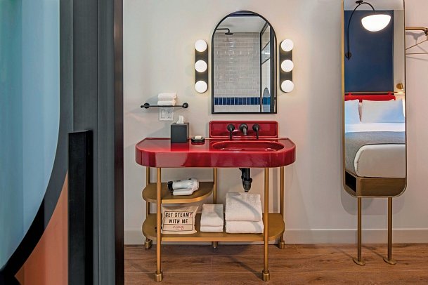 Moxy NYC Lower East Side - Wohnbeispiel Standard King, Two Double beds (Zimmercodierungen UG2 & UG4)