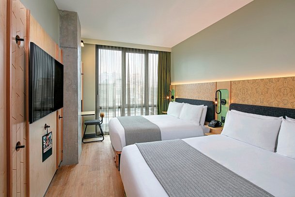 Moxy Brooklyn Williamsburg - Wohnbeispiel Room Two Double beds (Zimmercodierung UG4)