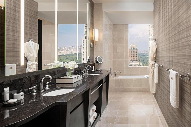Mandarin Oriental New York - Wohnbeispiel Bad Hudson River View (Zimmercodierungen UG2 & UG6)
