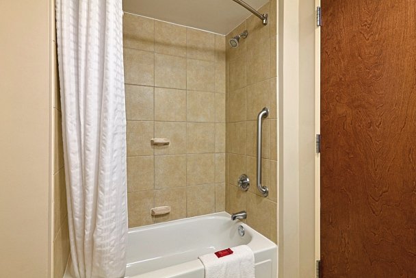 Candlewood Suites New York City – Times Square - Beispiel Bad Studio Suite One bed (Zimmercodierung UG2)