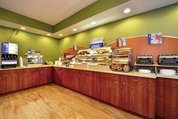 Holiday Inn Express Manhattan Midtown West