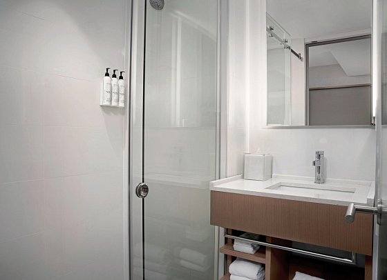 SpringHill Suites New York Manhattan Times Square - Wohnbeispiel One King Guestroom (Zimmercodierung UG2)