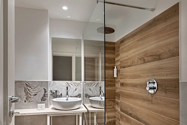 Rina Hotel - Wohnbeispiel Doppelzimmer Standard Balkon (Zimmercodierungen DG1 & DG2)