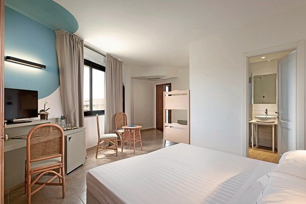 Rina Hotel - Wohnbeispiel Doppelzimmer Standard Vierbett (Zimmercodierung RB2)