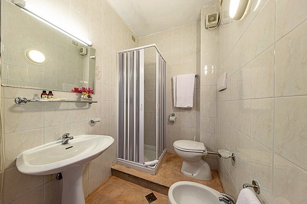 Rina Hotel - Wohnbeispiel Doppelzimmer Standard (Zimmercodierungen DG1 & DG2)