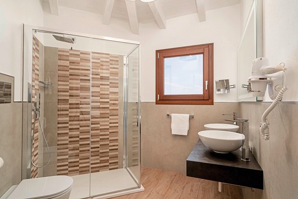 Hotel I Ginepri - Wohnbeispiel Doppelzimmer Superior (Zimmercodierungen DS1 & DSM)