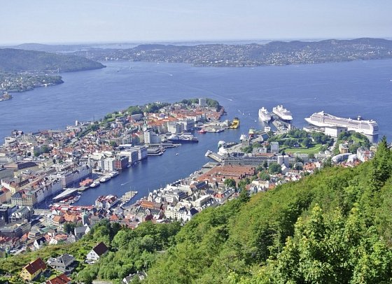 Erlebnis Bergenbahn im Sommer - Ausblick vom Fløyen