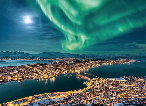 Das Beste aus Fjord- und Nordnorwegen im Winter - Nordlicht über Tromsø