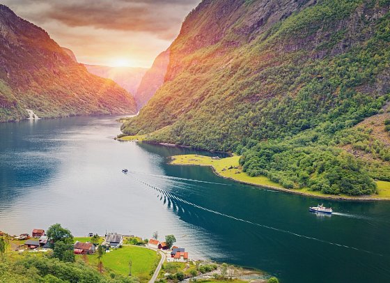 Mit Schiff und Bahn von Oslo nach Bergen - Næroyfjord