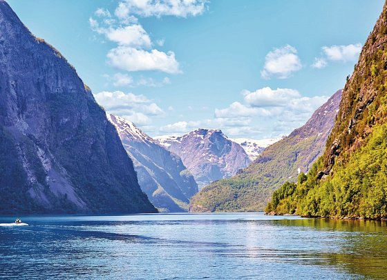 Mit Schiff und Bahn von Oslo nach Bergen - Næroyfjord