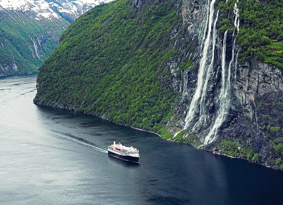 Mit Postschiff und Bahn durch Norwegen - Geirangerfjord, Havila Voyages