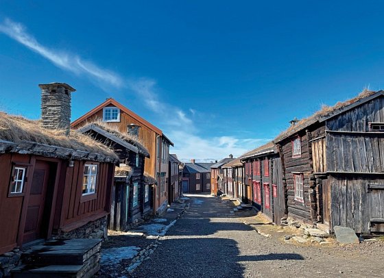 Mit Postschiff und Bahn durch Norwegen - Røros