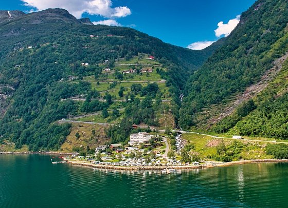Fjordgiganten und Berglandschaften - Adlerstraße am Geiranger Fjord
