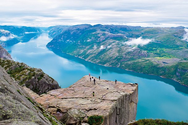 Fjordgiganten und Berglandschaften - Preikestolen am Lysefjord