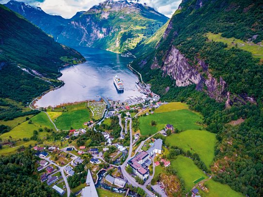 Fjordgiganten und Berglandschaften - Geiranger Fjord