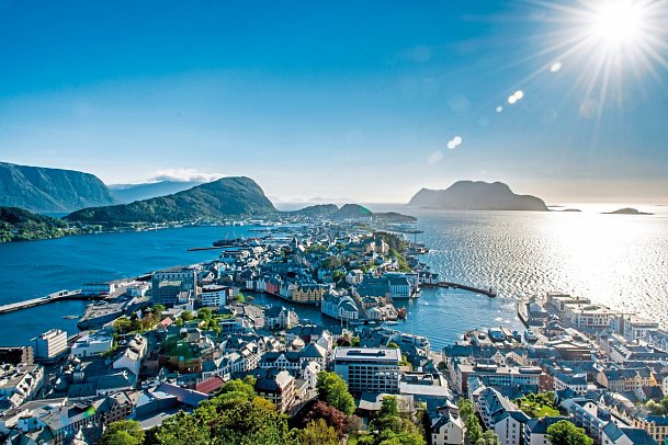 Reisevariante Mit Postschiff und Bahn durch Norwegen - Ålesund