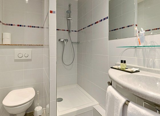 Hotel Résidence du Pré - Beispiel Bad Doppelzimmer (Zimmercodierung DB1)