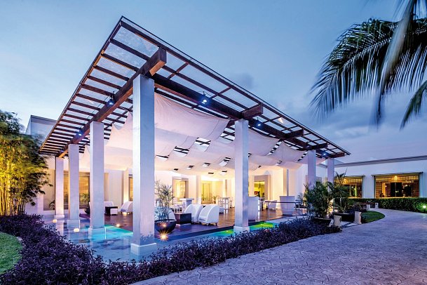 BlueBay Grand Esmeralda