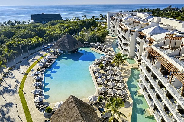 El Beso at Ocean Coral & Turquesa