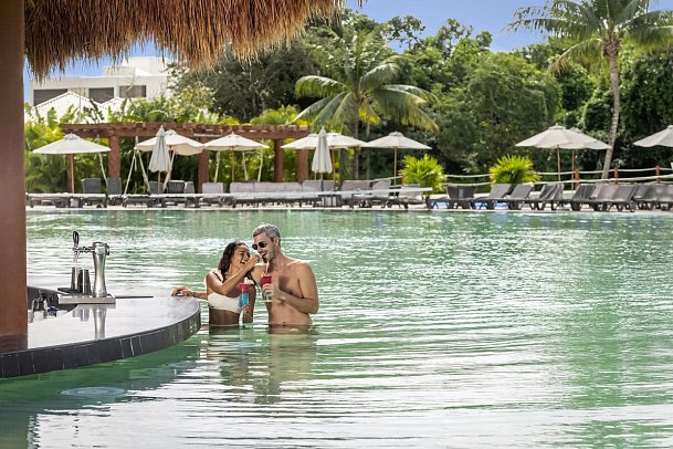 El Beso at Ocean Coral & Turquesa