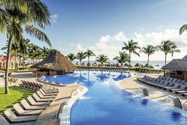 El Beso at Ocean Coral & Turquesa