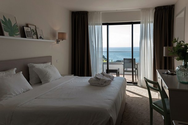 Caloura Hotel Resort - Wohnbeispiel Juniorsuite (Zimmercodierung JBM)