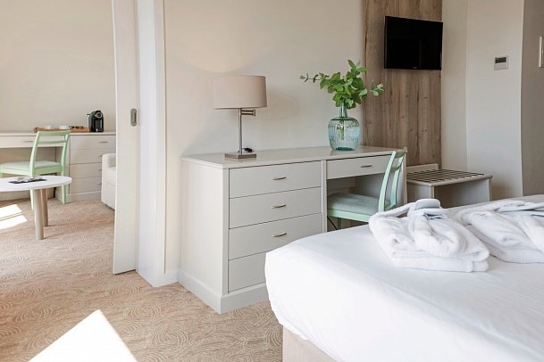 Caloura Hotel Resort - Wohnbeispiel Juniorsuite Meerblick (Zimmercodierung JBM)