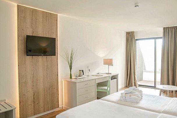 Caloura Hotel Resort - Wohnbeispiel Doppelzimmer Meerblick (Zimmercodierungen DBM & DPM)
