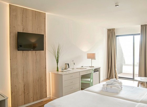 Caloura Hotel Resort - Wohnbeispiel Doppelzimmer Standard Meerblick (Zimmercodierung DGM)