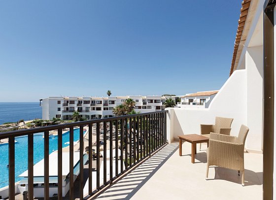 Alua Suites Las Rocas - Beispiel Balkon Suite 2 Schlafzimmer (Zimmercodierung WB2)