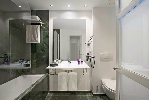 INNSIDE Palma Center - Beispiel Bad Doppelzimmer Innside (Zimmercodierung DB1)