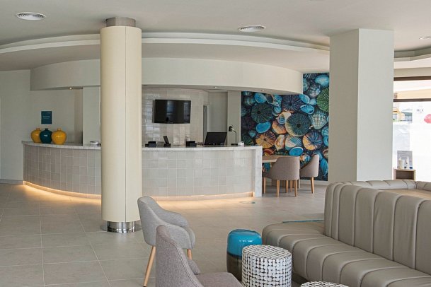 AluaSoul Palma - Wohnbeispiel Doppelzimmer Superior Pool- und seitlicher Meerblick (Zimmercodierung DSP)