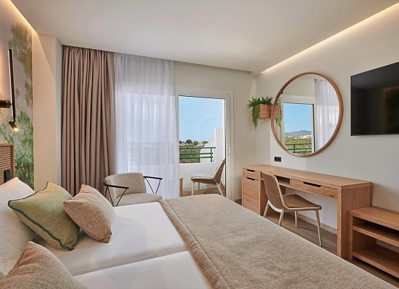 Grupotel Cala Marsal Nature Hotel - Wohnbeispiel Doppelzimmer seitl. Meerblick (Zimmercodierung DBN)