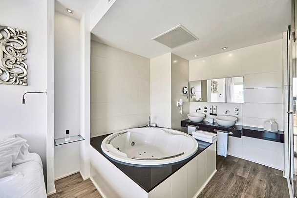 Astoria Playa - Wohnbeispiel Juniorsuite Deluxe Poolblick