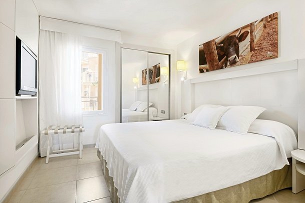 Iberostar Waves Club Cala Barca - Wohnbeispiel (Zimmercodierungen JB1, JB2, J1M, J2M, AB1, AB2, OB1 & OB2)