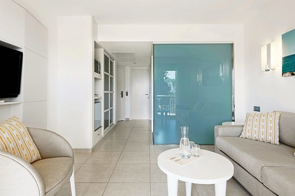 Iberostar Waves Club Cala Barca - Wohnbeispiel Juniorsuite (Zimmercodierungen JB1, JB2, J1M & J2M)