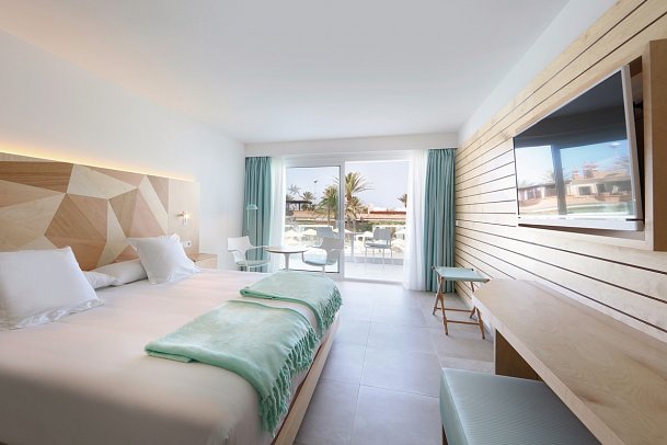 Iberostar Selection Playa de Palma - Wohnbeispiel Familienzimmer Poolblick (Zimmercodierungen F1P & F2P)